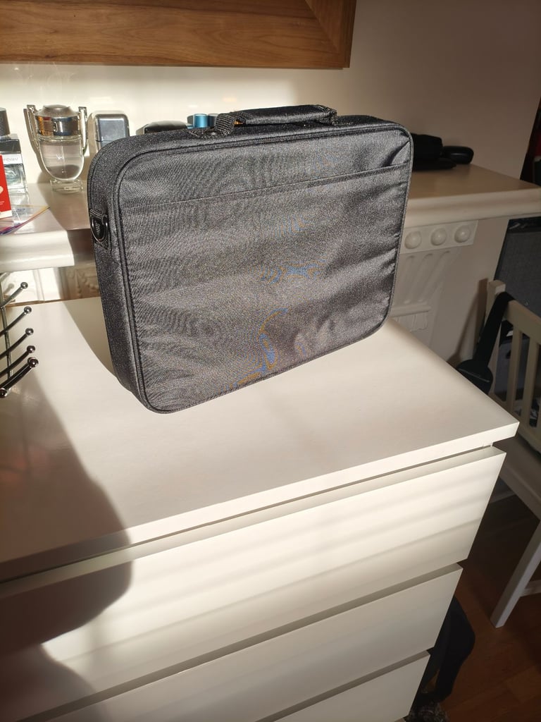Dicota laptop bag for up to 14" laptops