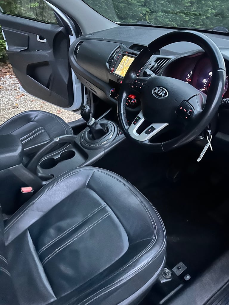 2013 Kia Sportage 1.7 CRDi ISG 3 5dr [Sat Nav] ESTATE Diesel Manual