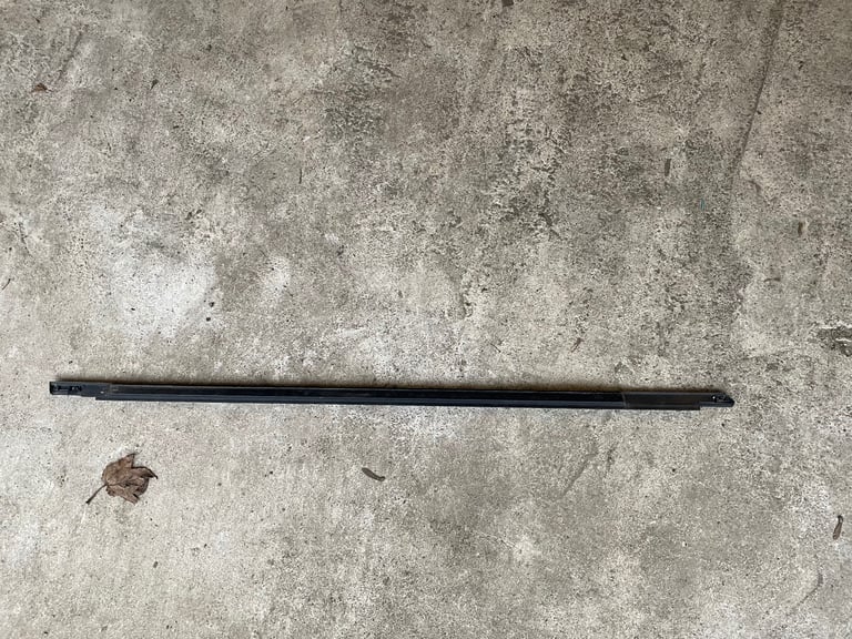 RENAULT MEGANE MK4 FRONT LEFT DOOR GLASS CHROME TRIM MOULDING (2016-22)