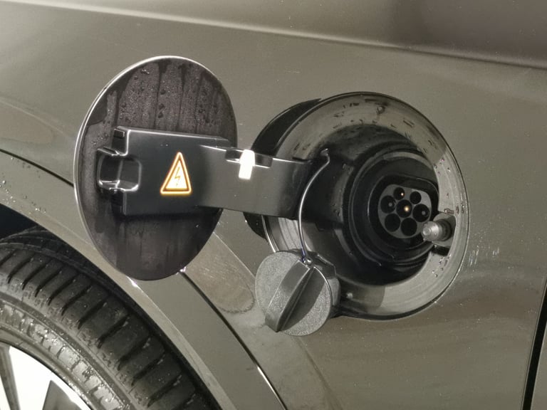 2019 Volvo XC90 2.0h T8 Twin Engine 11.6kWh R-Design SUV 5dr Petrol Plug-in Hybrid Auto 4WD Suv P...