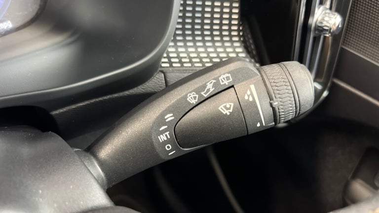 2021 Volvo XC40 R-Design, T3 automatic (Power Tailgate, Rear Park Assist) Estate Petrol Automatic