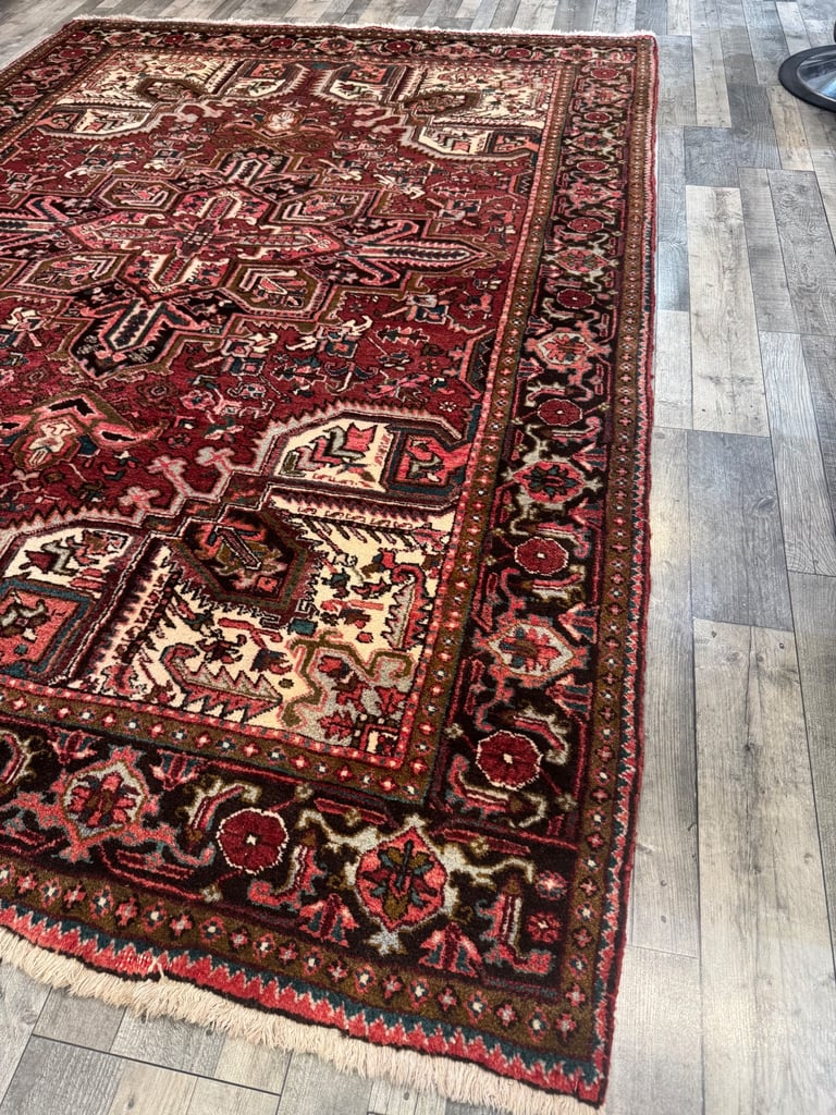 Antique handmade Persian heriz rug 300x210