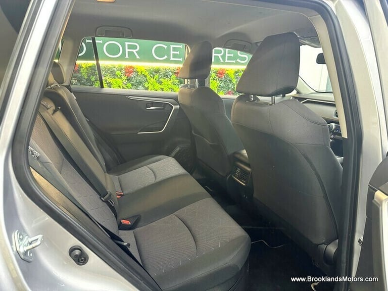 Toyota RAV4 2.5 VVT-I DESIGN [SAT NAV, REVERSE CAMERA &amp; 4WD]