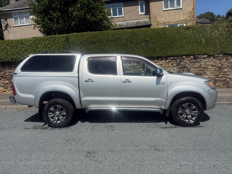 2007 TOYOTA HILUX INVINCIBLE DOUBLE CAB D/C 3.0 D4-D MANUAL 4X4 SILVER