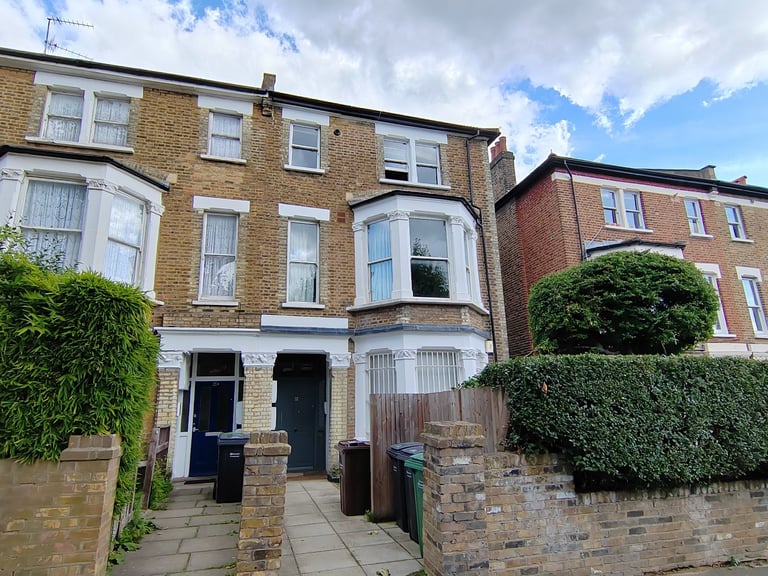 Second floor 2 bedroom flat to rent in highly desirable area of West Hampstead, NW2