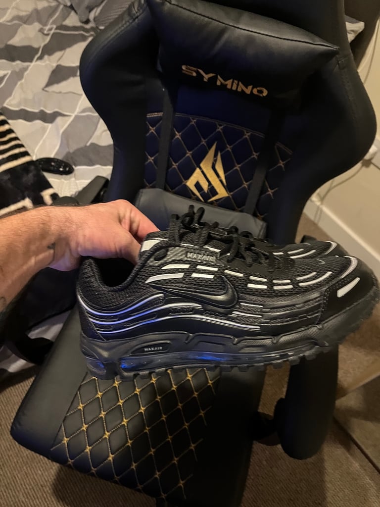 Air max to 2.5 size 10