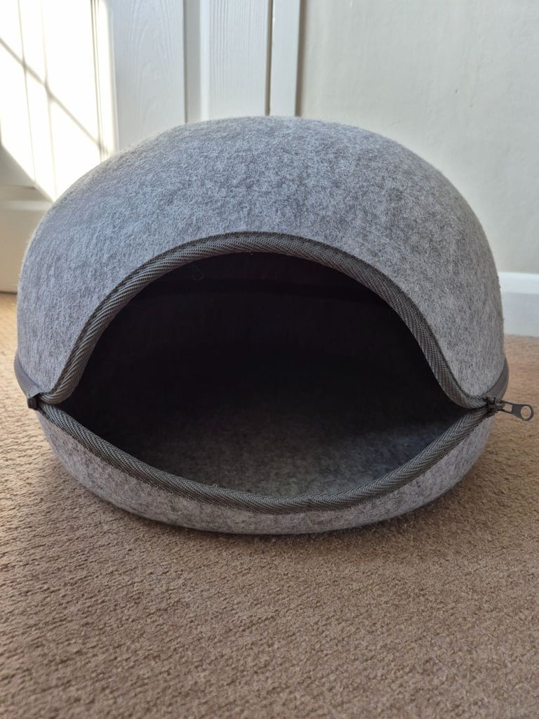 The Olso Pod - cat cave - cat bed - in good condition