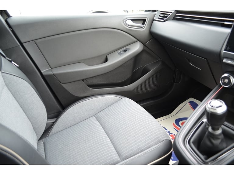 2021 Renault Clio TCe Lutecia Hatchback Petrol Manual