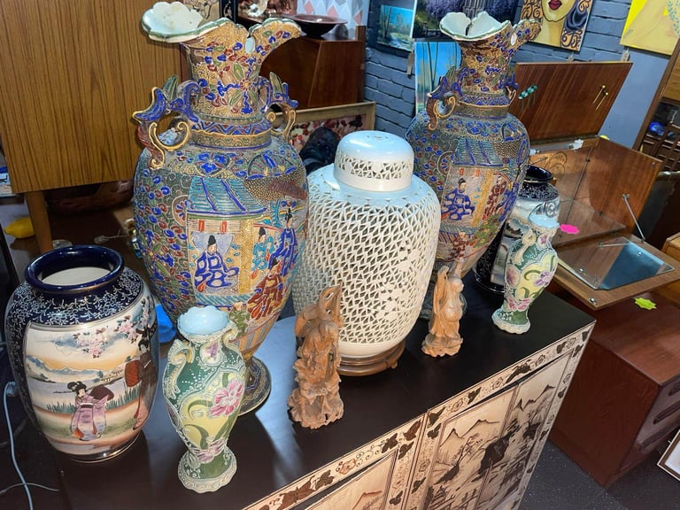 Antiques Chinese and Japanese vases and furniture 
