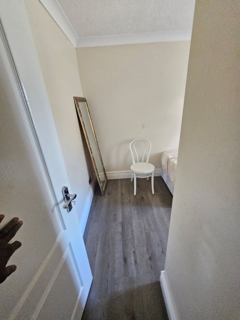 3 Bedroom Luxury Flat, With 1 bath, 1 Shower Available to Rent In North Thamesmead, London