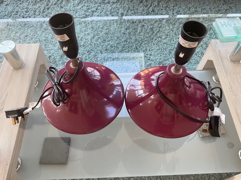 PAiR OF PURPLE/MAUVE TABLE LAMPS 