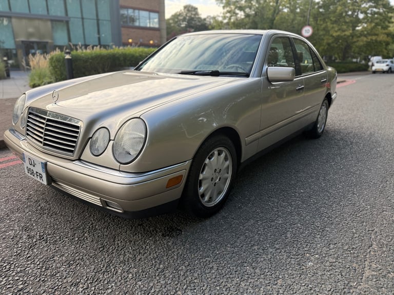 2002 Mercedes-Benz E-Class E320 AVANGARDE AUTO LEFT HAND DRIVE LHD FRENCH REGISTERED Saloon Petro...