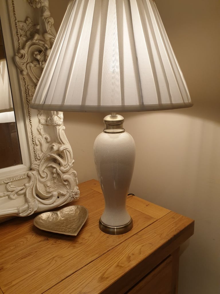 Cream crackle glazed lamp
