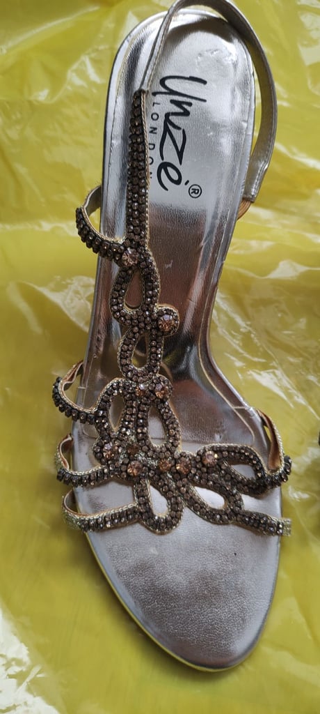 image for Gold Sandals Size 4 - Brand New 