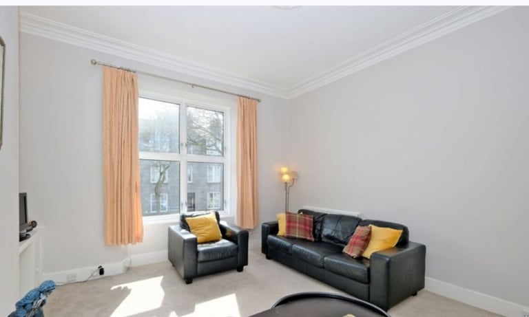 Bright and airy 2 bedroom modern furnished flat great location