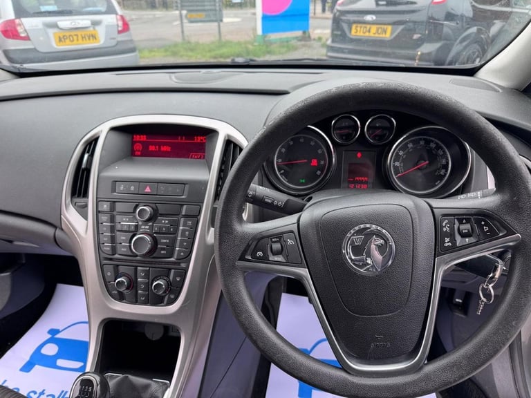 2010 Vauxhall Astra 1.6 16v Exclusiv Hatchback 5dr Petrol Manual Euro 5 (115 ps) Hatchback Petrol...