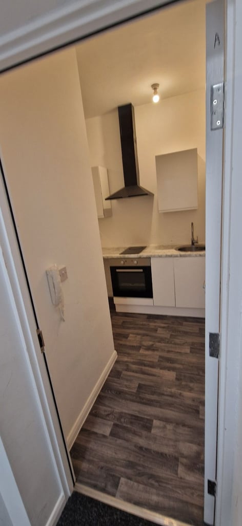 Expert Painter, Plasterer, Flooring & Gardening Services - Manchester