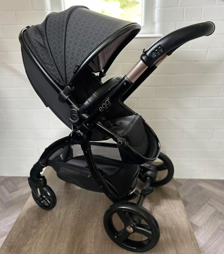 Egg2 Luxury pushchair and Shell I-size car seat special edition bundle in black Geo