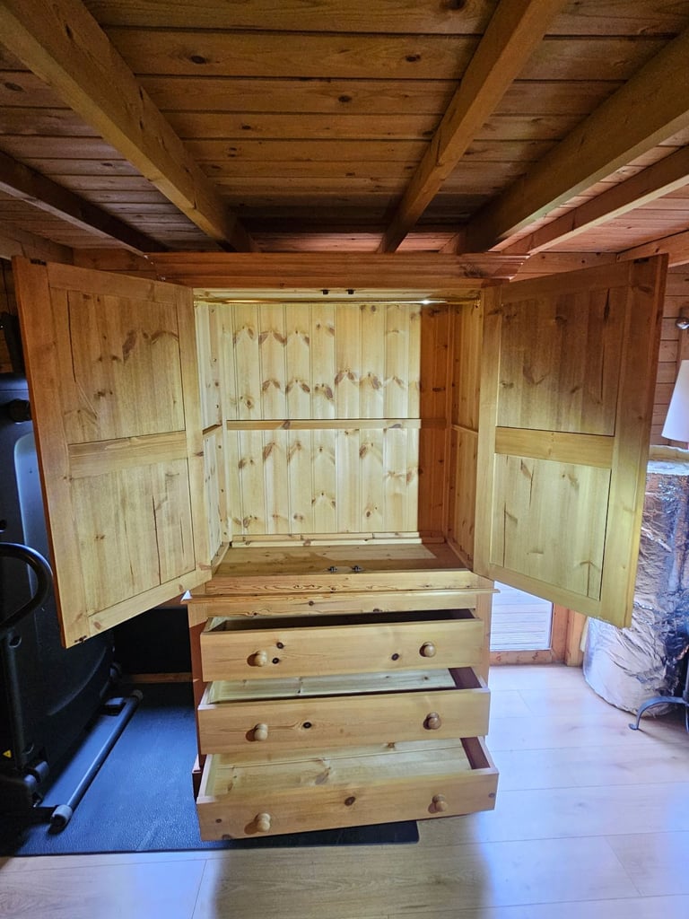 Solid pine wardrobe with 3 large drawers 