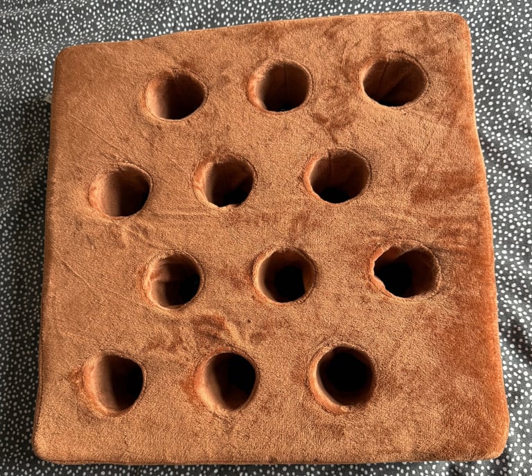 Interactive Treat-Hiding Toy for Dogs - Carrot Garden