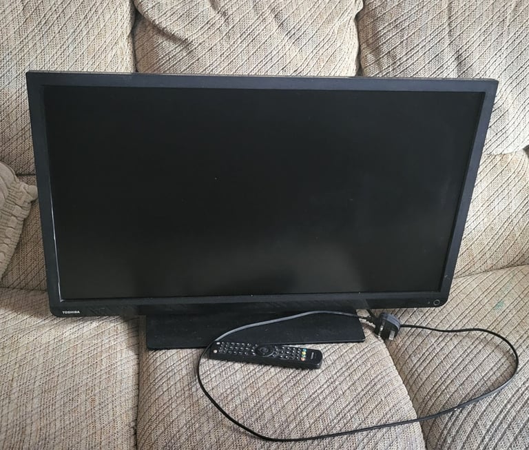 image for Toshiba TV with remote 32"