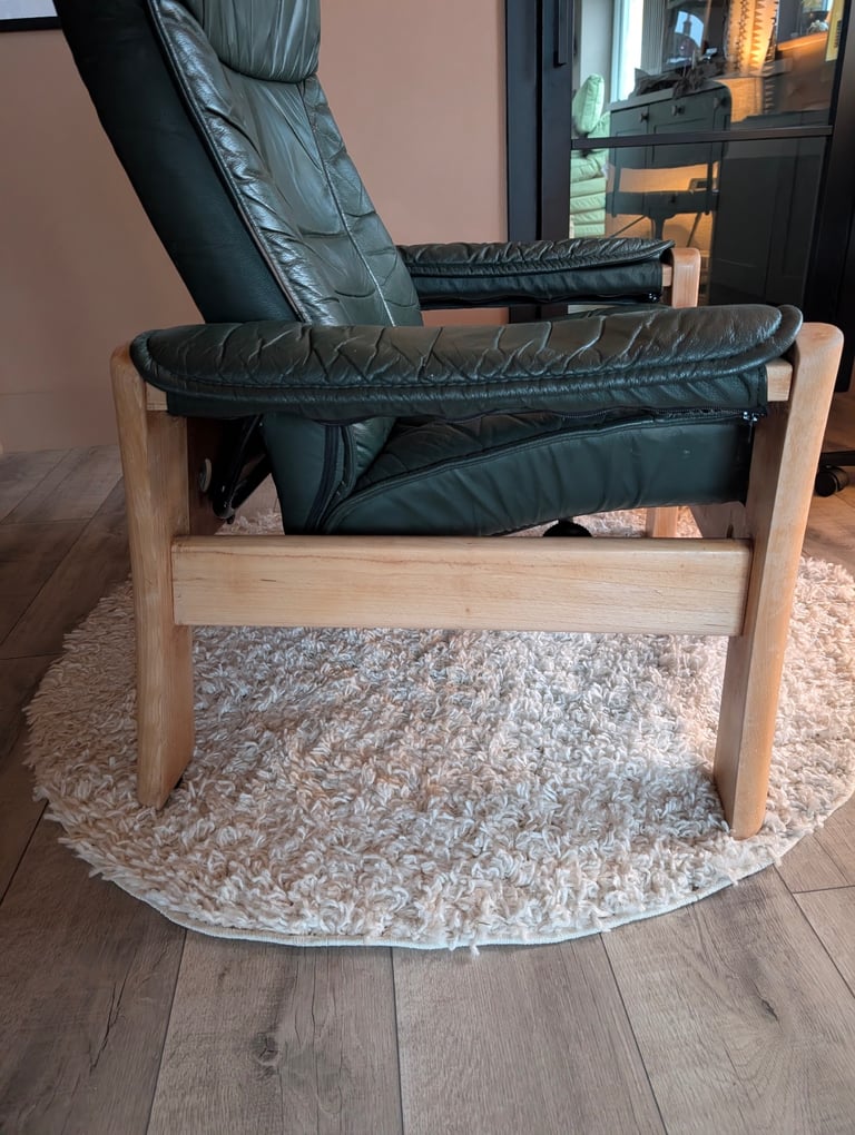 Ekrones Stressless Dark Green Recliner Chair