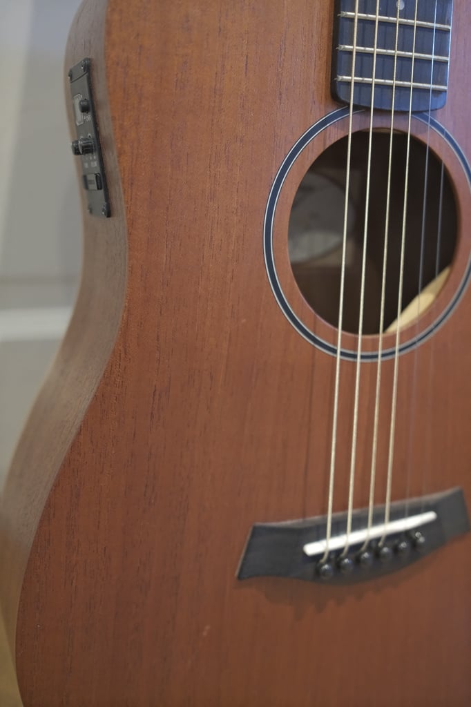 Baby Taylor BT2e