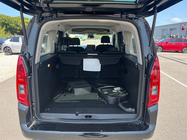 2024 Vauxhall Combo Ultimate XL 5 seat Estate Electric Automatic