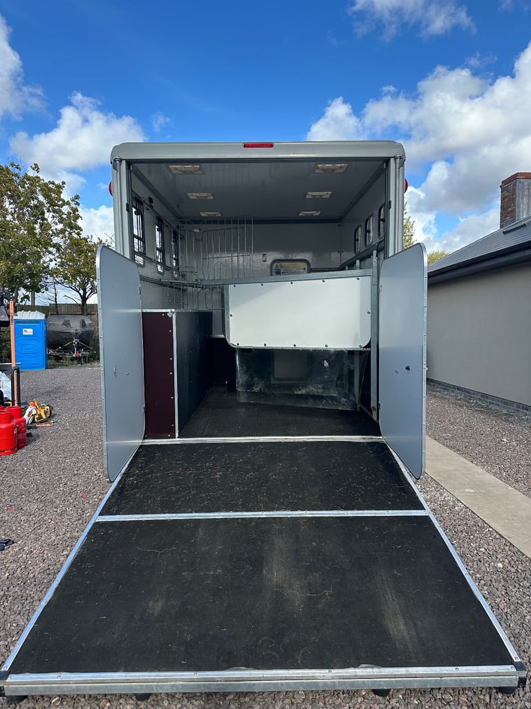 Ifor Williams Gold Large Tri-Axle Eventa Trailer