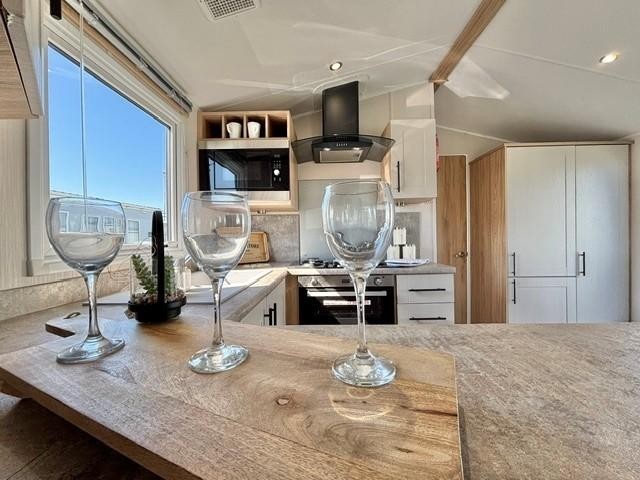 STATIC CARAVAN FOR SALE AT BROADLAND SANDS HOLIDAY PARK