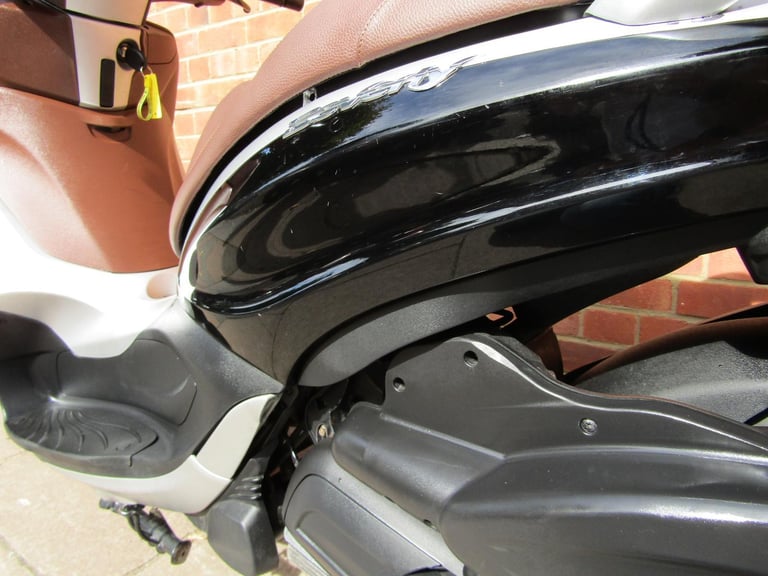 PIAGGIO BEVERLY 300cc GREAT COMMUTER VERY FAST AND RELIABLE. CHEAP TO RUN.