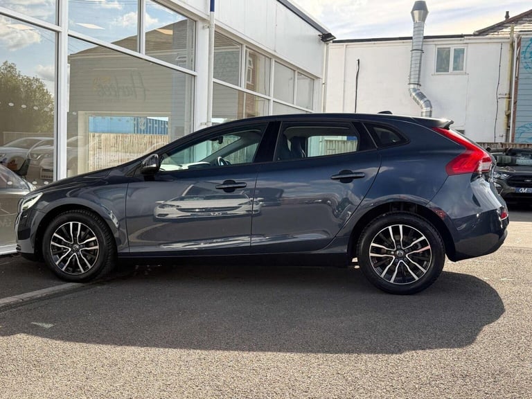 VOLVO V40 2.0 D2 Momentum Euro 6 (s/s) 5dr 2017
