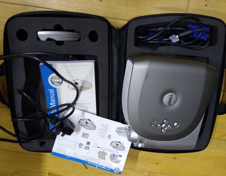 Dell projector. Window display. 90 hours. Case, Bright. Movies, Presentations, Not HDMI!.