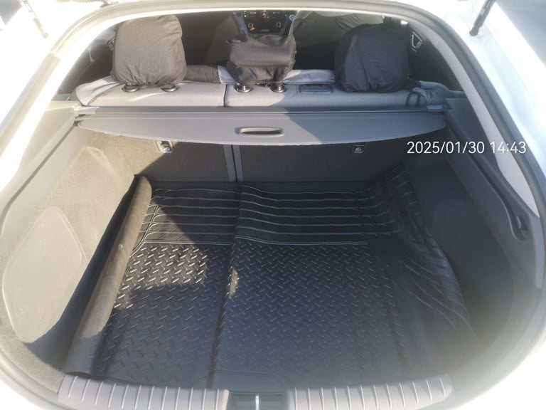 BARGAIN HALF-PRICE Hyundai IONIQ EV 2020 - 33k,MOT+TAX,PCO TFL badges,repairs: bumper,light,Rad