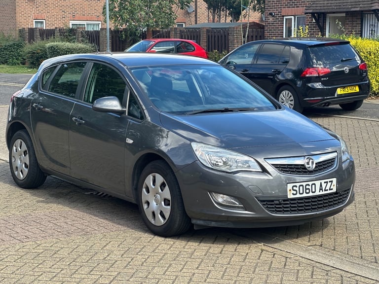 2011 Vauxhall Astra Automatic 1.6L Petrol 64,000 Miles Full Vauxhall Service History 1YR MOT 1 OWNER
