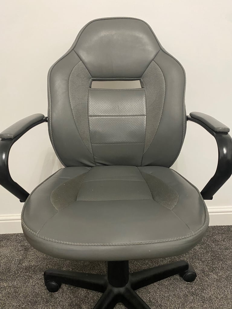 Comfy office chair for sale! With lower back surport 