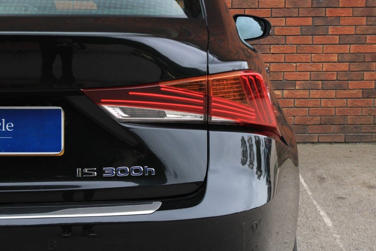 2018 Lexus IS 2.5 300h Sport E-CVT Euro 6 (s/s) 4dr SALOON Petrol/Electric Hybrid Automatic