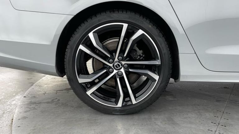 2024 Volvo V90 Ultra T8 AWD Plug-in hybrid Electric/Petrol Dark Automatic Estate Petrol Automatic
