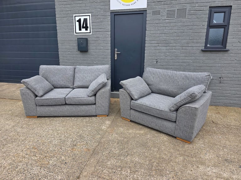 Pre-Loved Grey NEXT Stamford 2 seater and matching Cuddle chair! - Stylish and Comfortable! ❤️