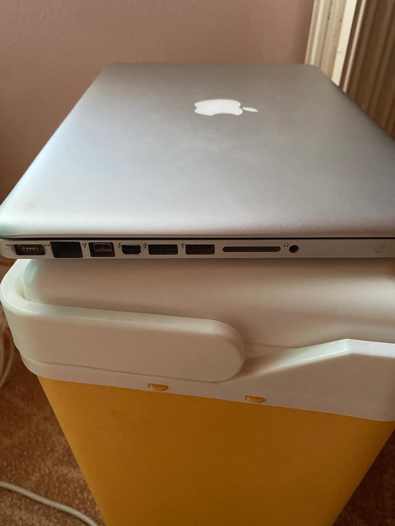 MacBook Pro (13-inch)