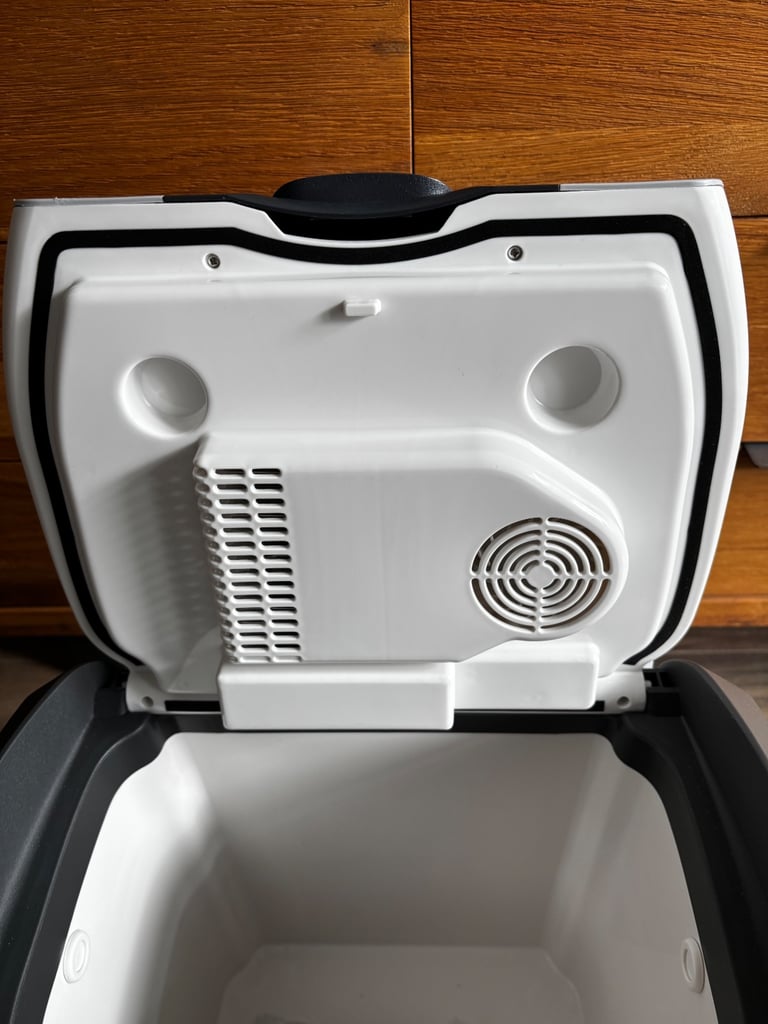Halfords 19L Electric Coolbox ( also keeps food warm ) 