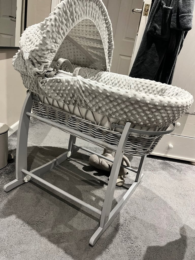 Moses basket and stand