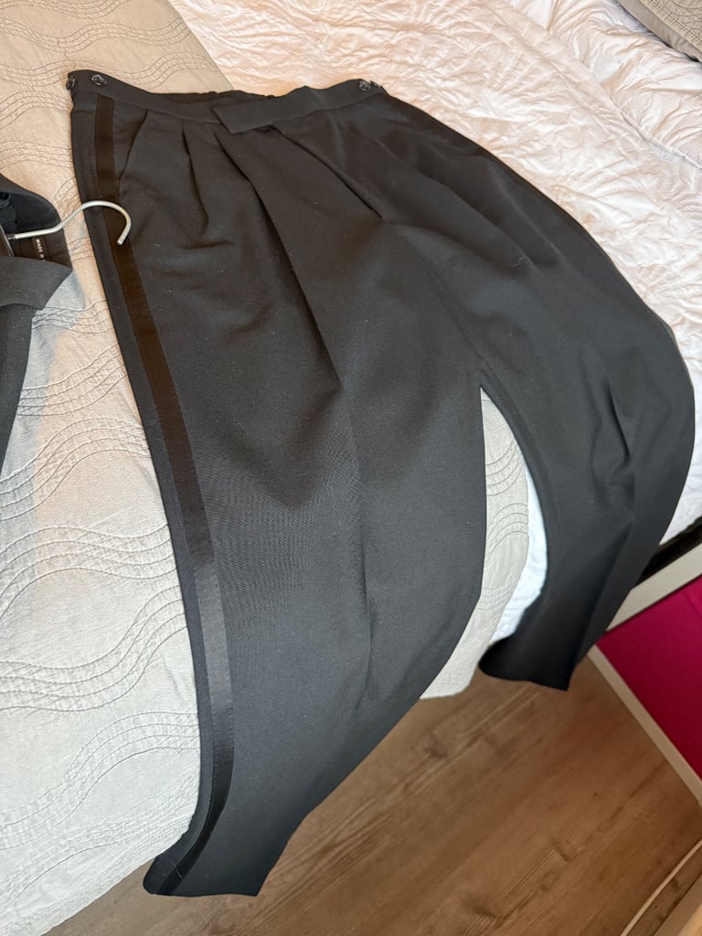 Black Dinner suit from Next 44R jacket/ 32R W 31.5L trousers Worn once 