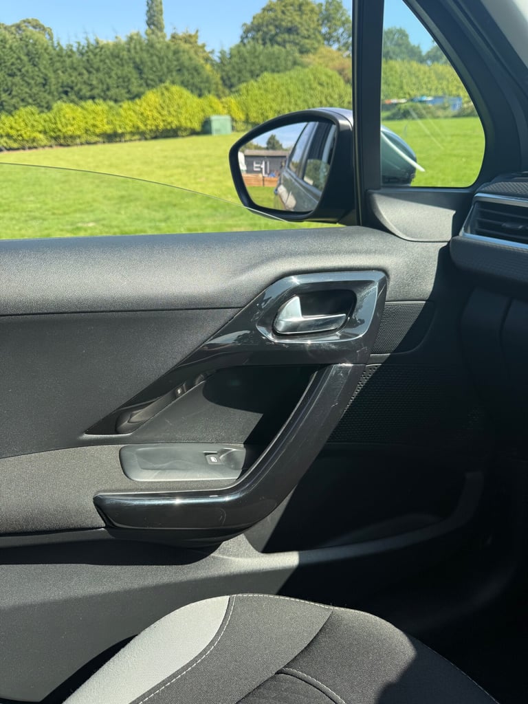 2016 Peugeot 2008 1.2 PureTech Access A/C 5dr HATCHBACK Petrol Manual