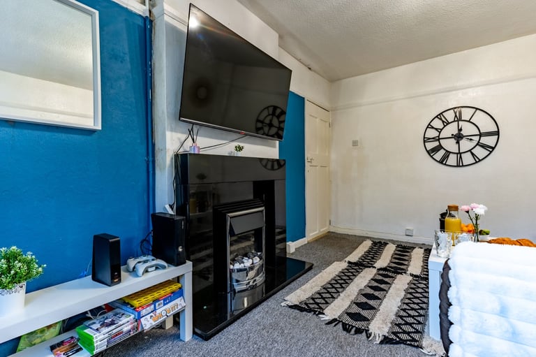 Beautiful 2 bedroom flat in Birmingham City Centre is available for Rent (B16 8)