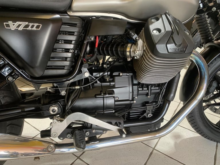 Moto Guzzi V7 Stone 2016