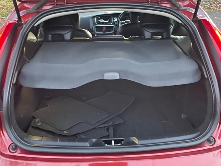 2015 Volvo V40 D4 [190] SE Lux Nav 5dr HATCHBACK DIESEL Manual