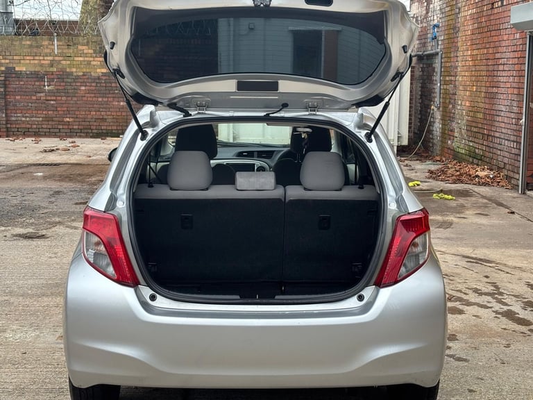 2013 Toyota Vitz 1.3 Petrol Hatchback – White – Low Miles – New MOT (09/26/2026)