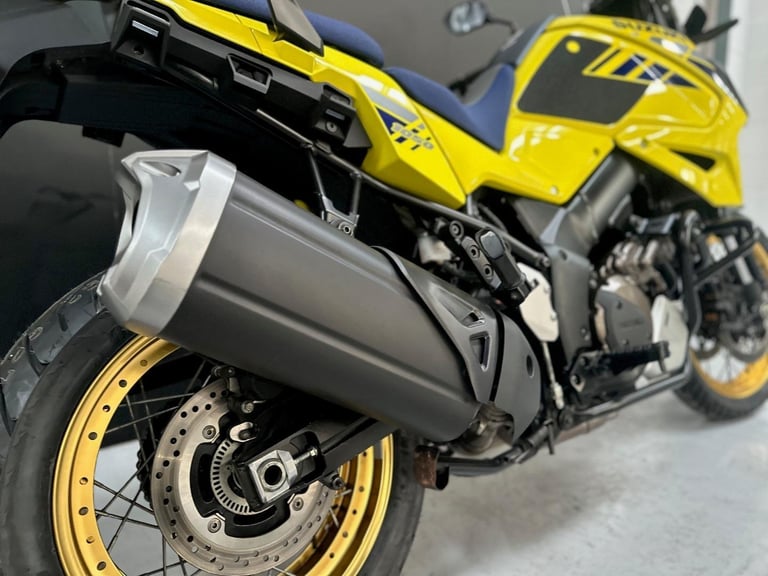 STUNNING ONE OWNER 2021/21 SUZUKI DL 1050 V-STROM XT MOTORCYCLE 