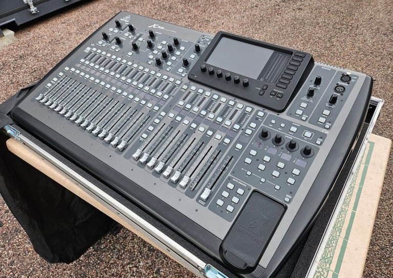 BEHRINGER X32 Music Mixing Console